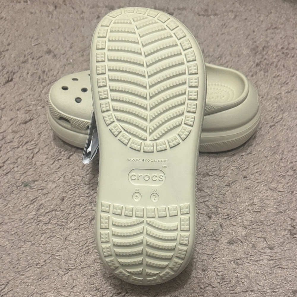 CROCS Crush Clog - Light Tan. Men’s Size 5/Women’s Size 7. - Picture 4 of 4